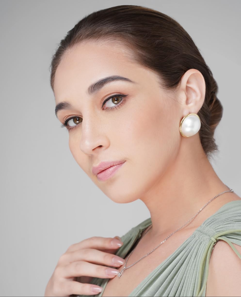 Color Nymph All-in-One Makeup Kit - Perfect for Women, Teens, and Beginners! Unlock Endless Possibilities with 24 Gorgeous Shades of Matte and Shimmer Eyeshadow, Highly Pigmented Lip Glosses, Eyeliner - Image 10