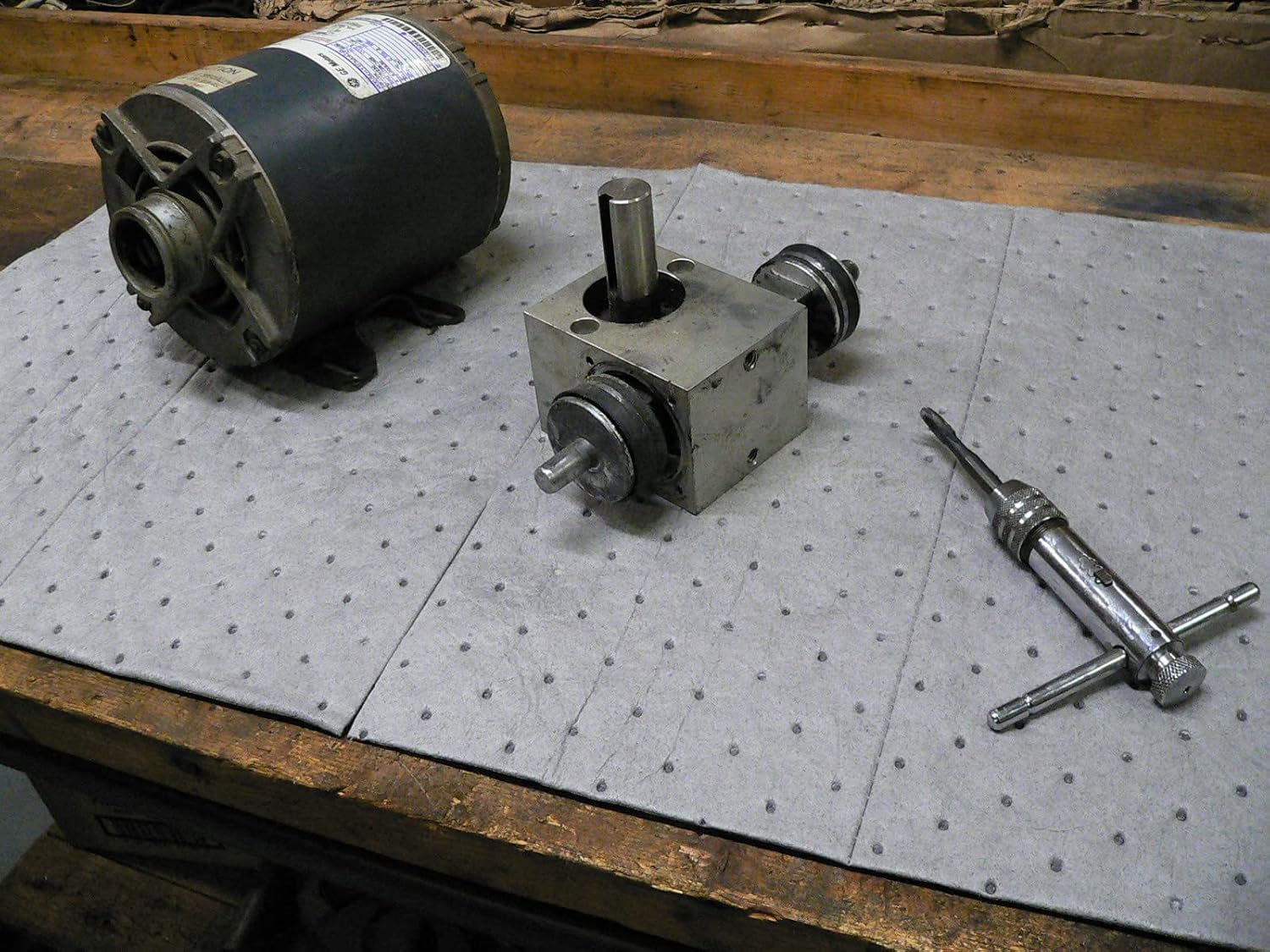 Oil Eater Drip & Spill Universal Pads - Absorbs Liquids | Soaks Oil, Grease, Coolant and Water-Based Fluids - Car, Truck, RV, Motorcycle and Tools - 6 Pack,Grey,15" x 18",AOA-BPL006-GREY - Image 4