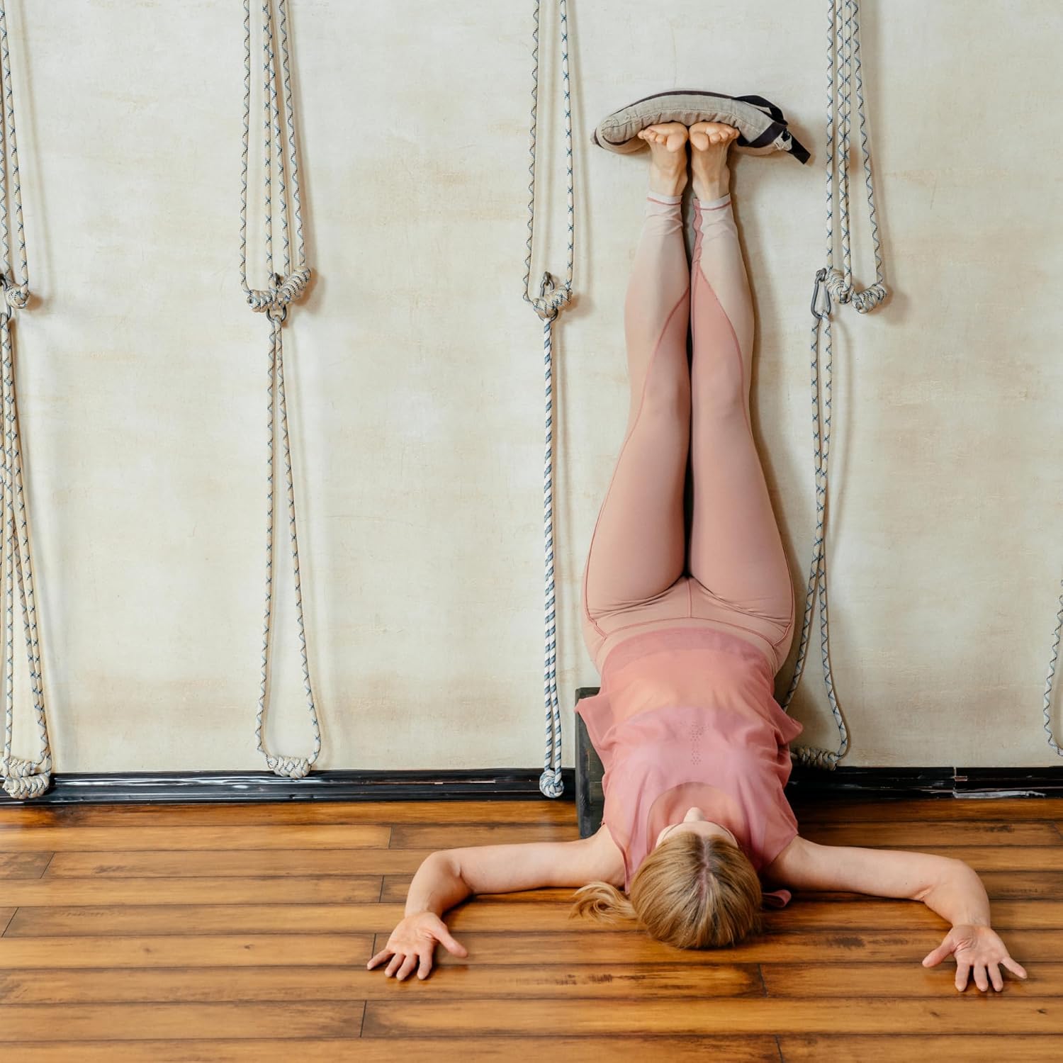 Everyday Yoga Sand Bag Cotton Unfilled, Adds Weight to Poses, Zipper Cover, Sturdy Handle, Silica Sand Filling, Durable Material - Black - Image 7